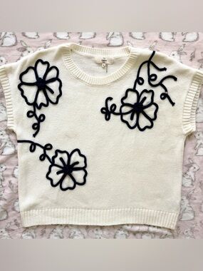 entro Cream Crewneck Sweater with Navy Floral Rope Appliqué